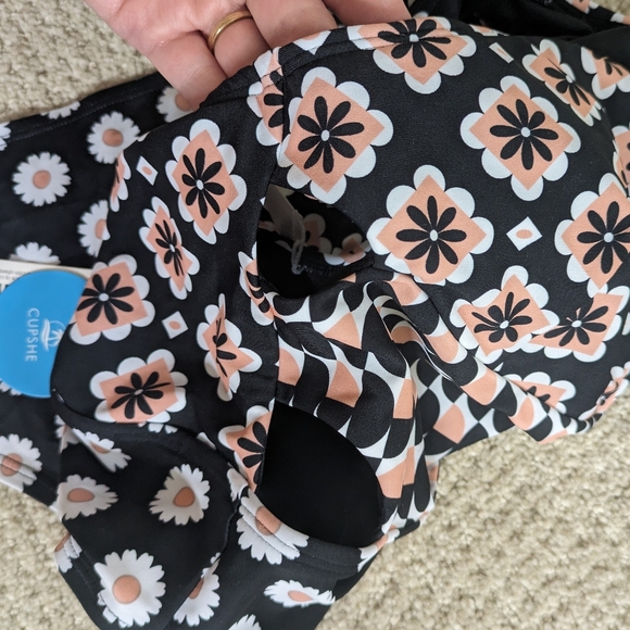 Cupshe Soleil Geo Geometric One Piece Swimsuit - Picture 5 of 9